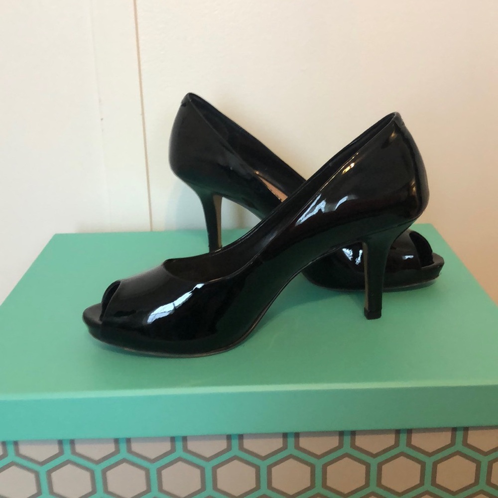 Vince Camuto black patent peep toe (8.5)